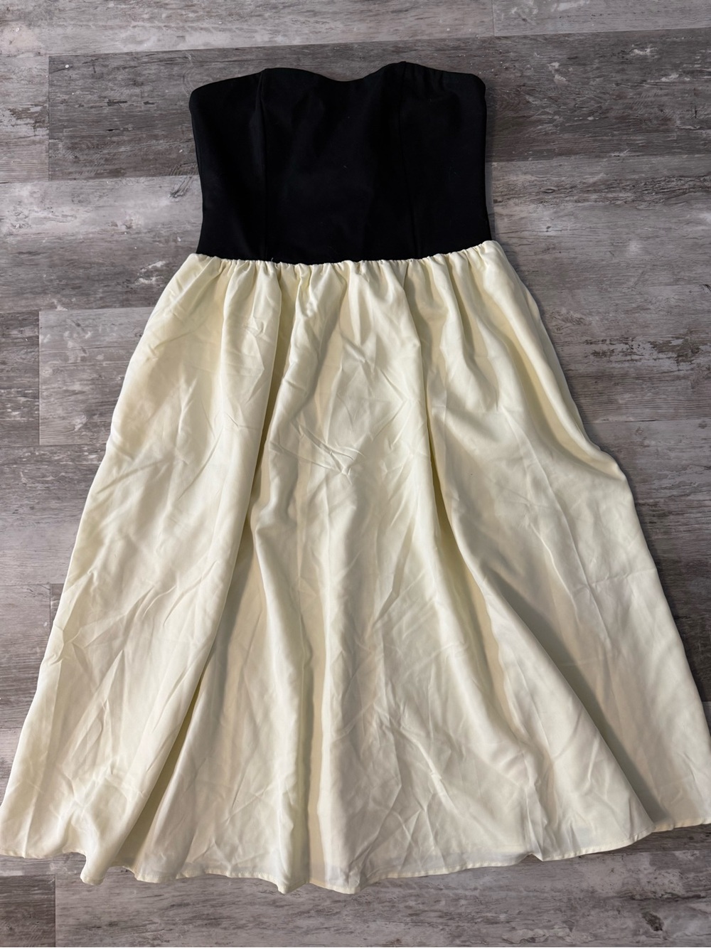 Cream Midi dress - Classic Gathered Waist - Picture 3 of 4